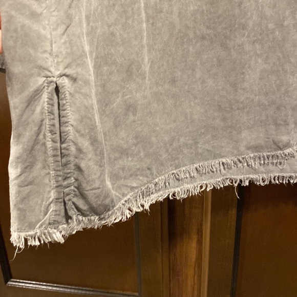 Umgee tunic style gray top frayed hem Long sleeve size Small - Picture 3 of 7